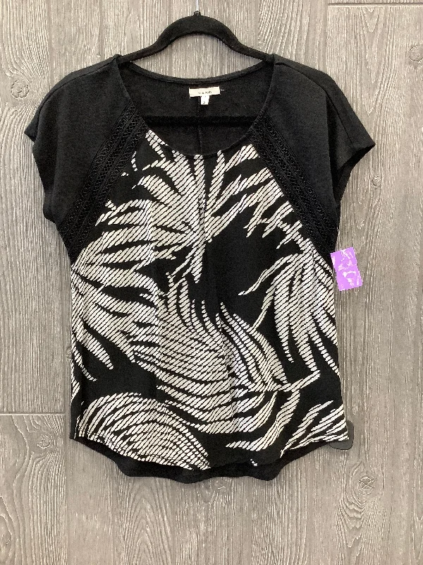 Top Short Sleeve By Maurices In Black, Size: S