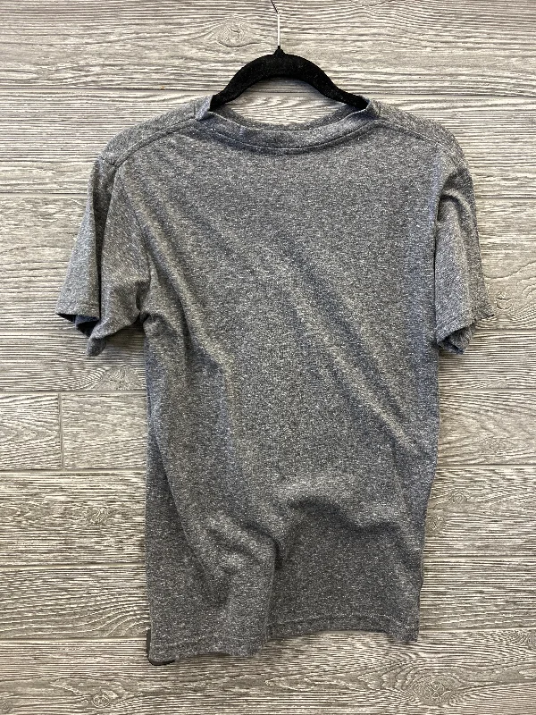 Top Short Sleeve By Acting Pro In Grey, Size: S