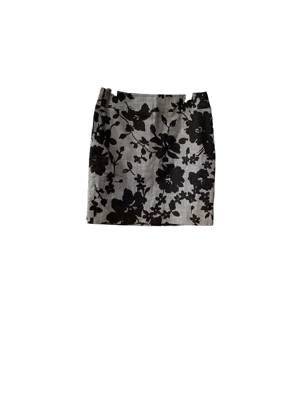 Skirt Mini & Short By Ann Taylor In Black, Size: 4