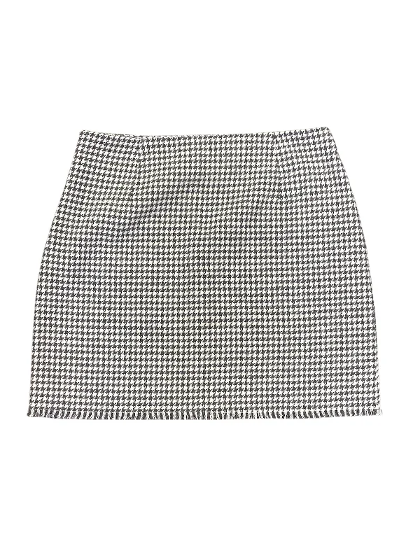 Skirt Mini & Short By Hem & Thread In Grey & White, Size: M